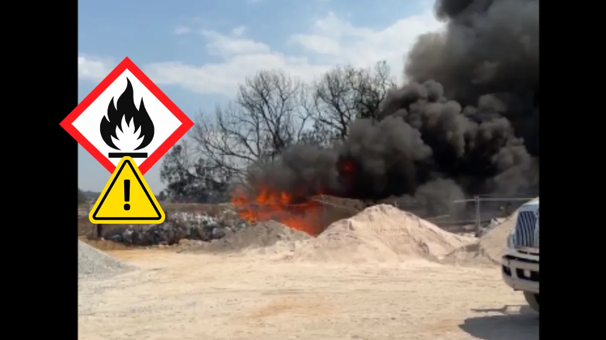 Columna de humo tras registrarse incendio en recicladora de Ecatepec, en la zona de Chiconautla.