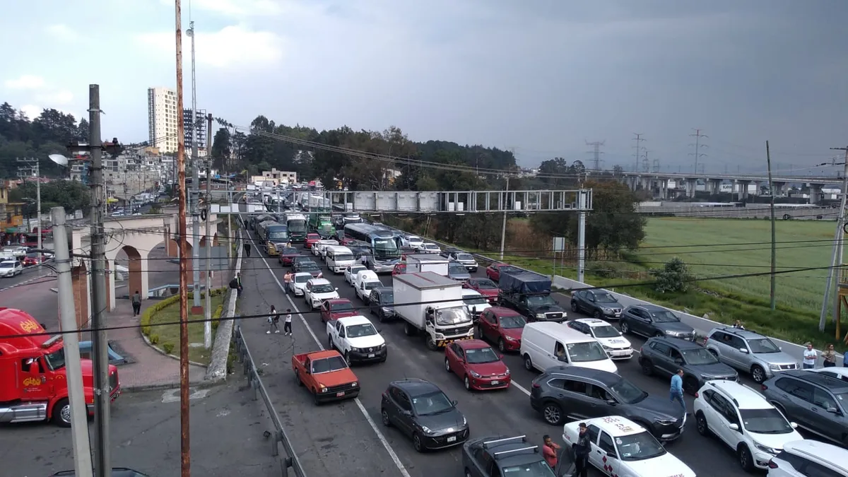 Por inseguridad, habitantes de Lerma bloquean la México-Toluca