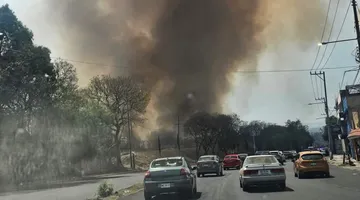 Naucalpan: Incendio de pastizal en la zona de Vaso Regulador El Cristo