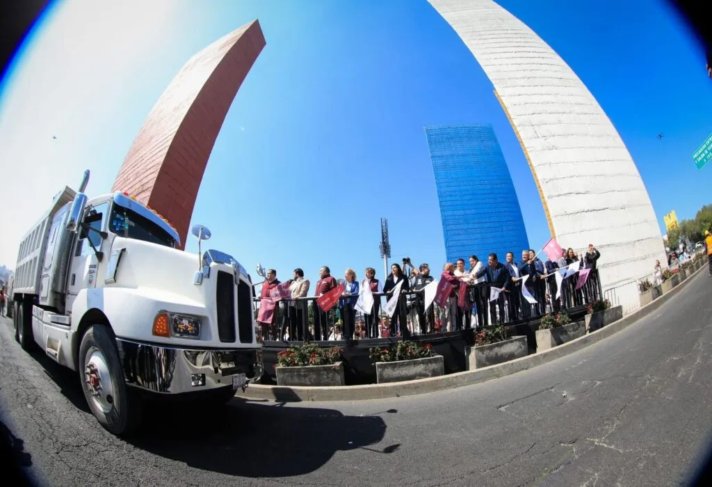 Acompaña alcalde Isaac Montoya a la gobernadora Delfina Gómez a banderazo de la rehabilitación integral del Periférico Norte