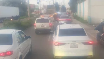 Choque en avenida Las Partidas causa tráfico rumbo a Paseo Tollocan