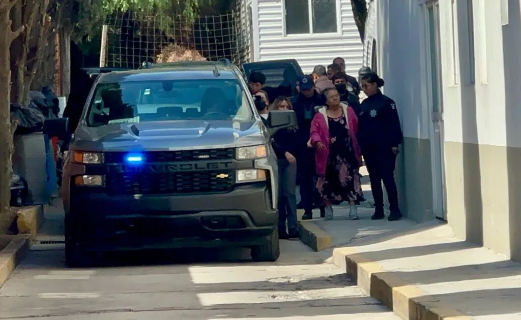 [VIDEOS] Doña Carlota es trasladada e ingresada a penal de Chalco; documento probaría denuncia previa por despojo de casa