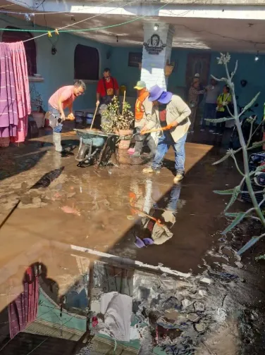 Atizapán entrega apoyo de 60 mil pesos por familia tras inundación en San Miguel Xochimanga