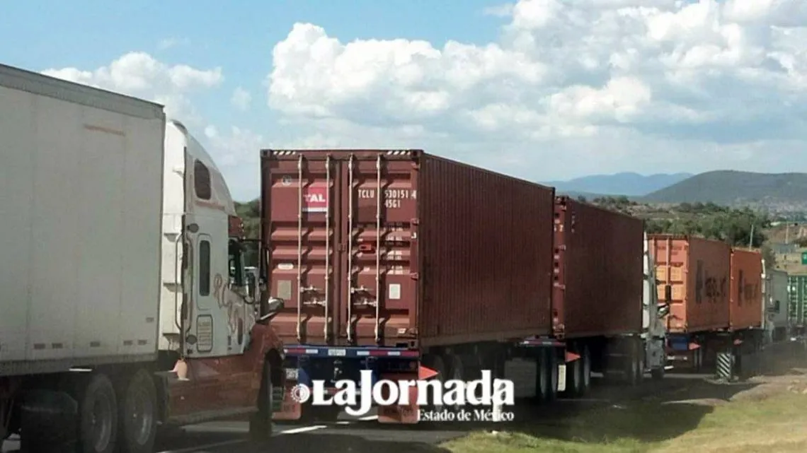 Nuevo bloqueo de campesinos paraliza el Arco Norte y la México-Tulancingo
