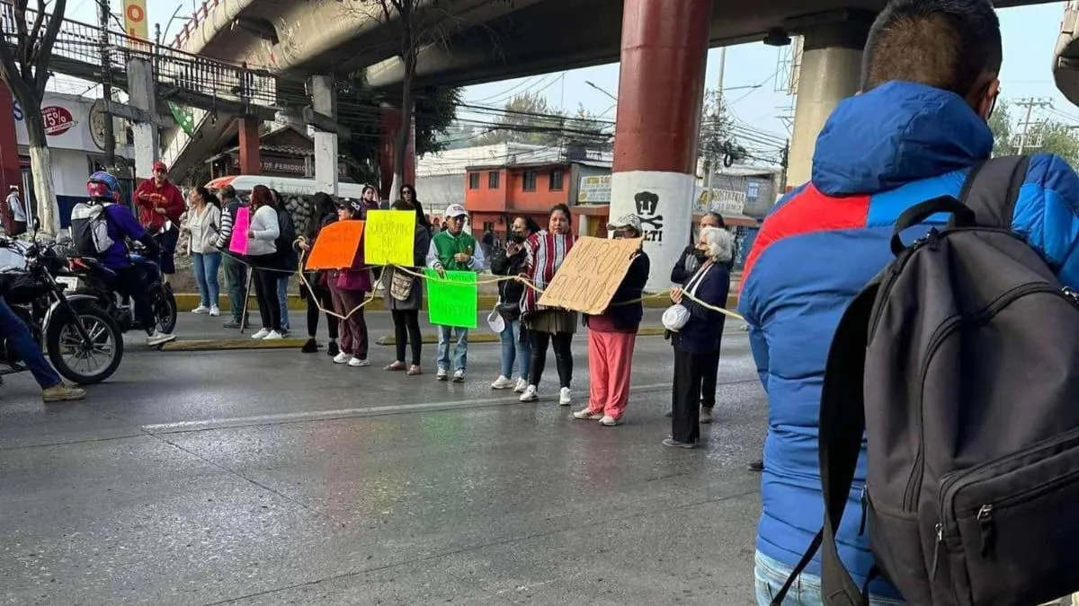Paralizada la López Portillo por protesta de habitantes de Bosques de Tultitlán