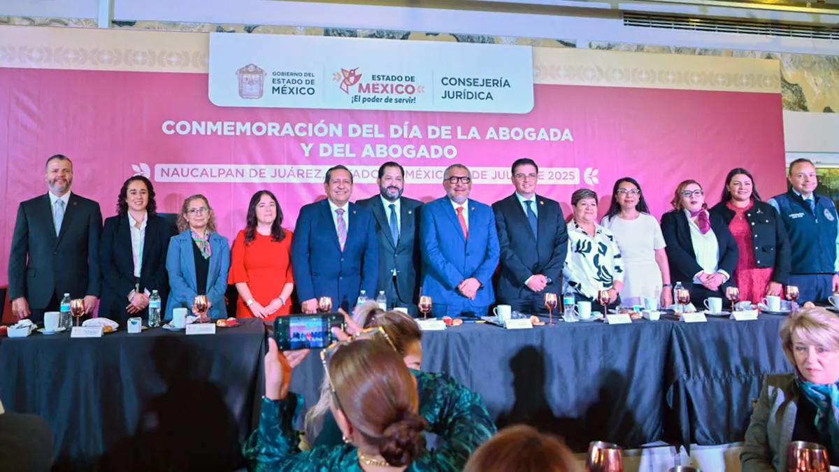 Horacio Duarte Olivares participa en ceremonia del Día del Abogado