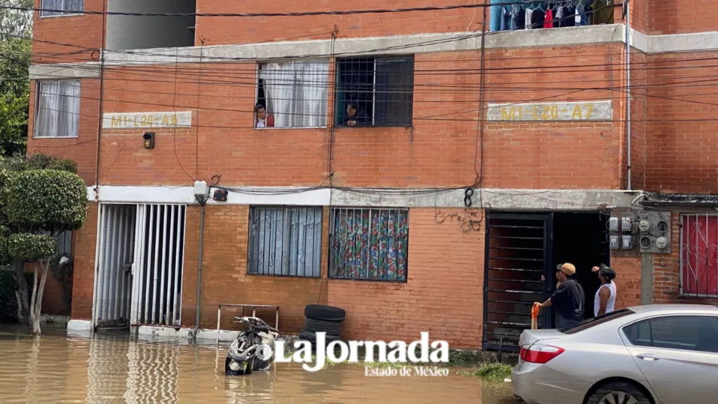 Hay decenas de viviendas afectadas por tromba en Los Reyes La Paz