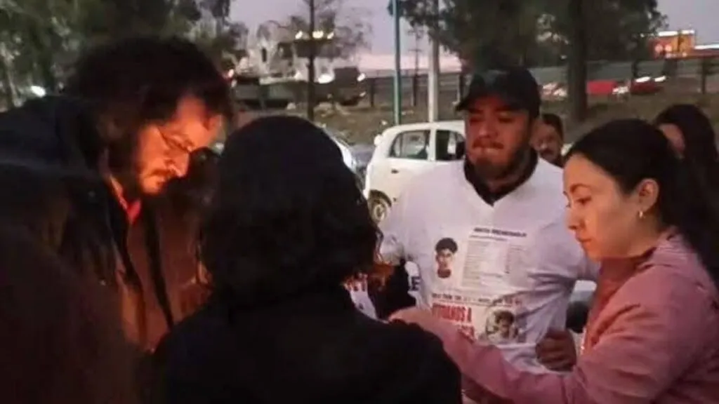 Familiares de Jeshua Cisneros celebran su cumpleaños en el lugar de su desaparición