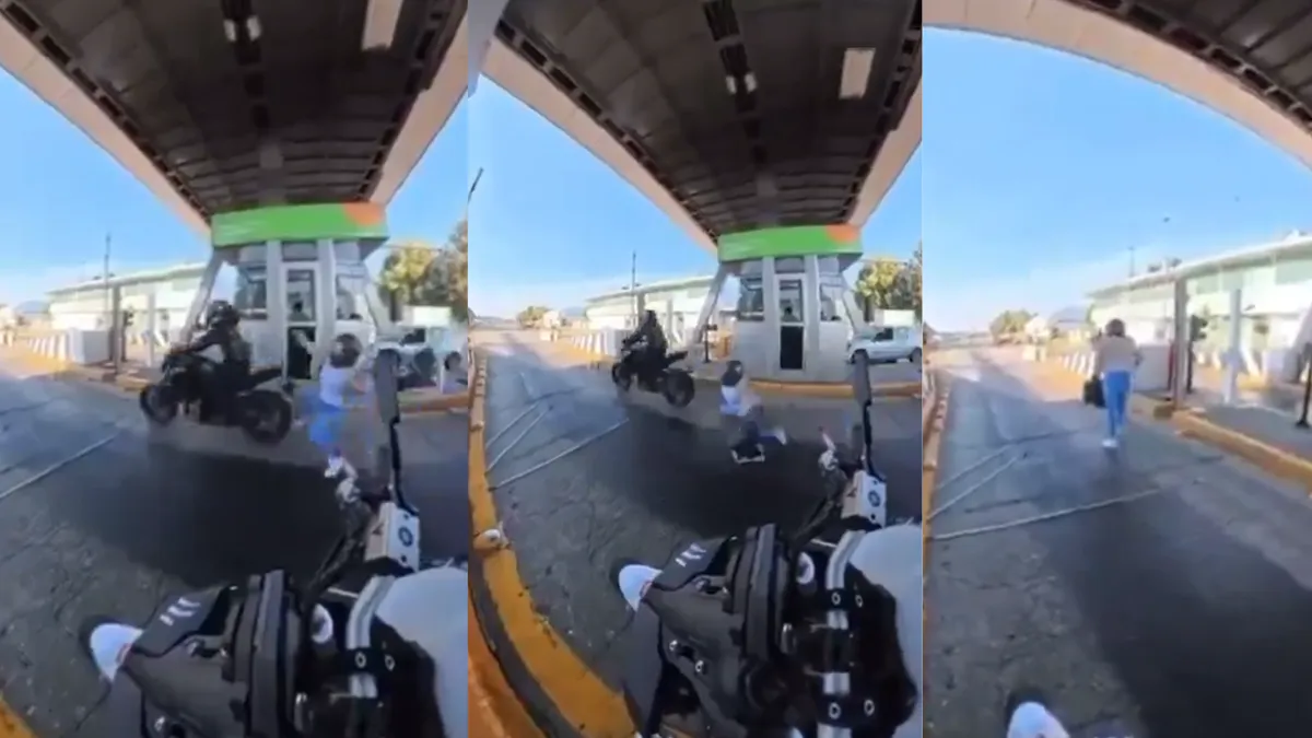[VIDEO] Por evadir caseta del Circuito Exterior Mexiquense, motociclista tira a su acompañante
