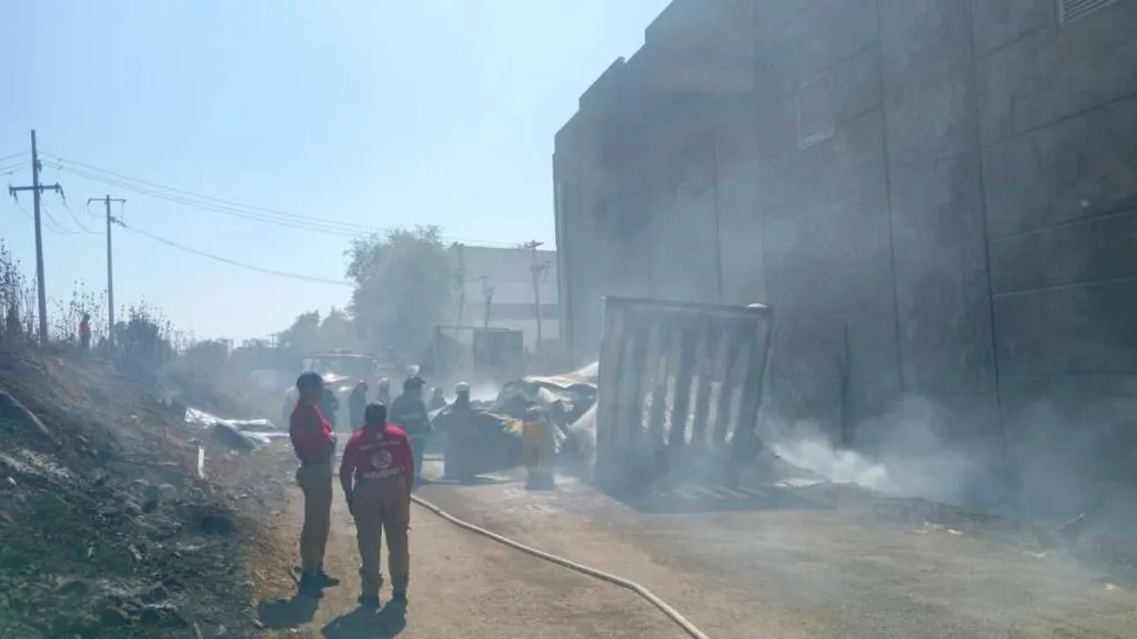 Incendio en tarimera en Teoloyucan
