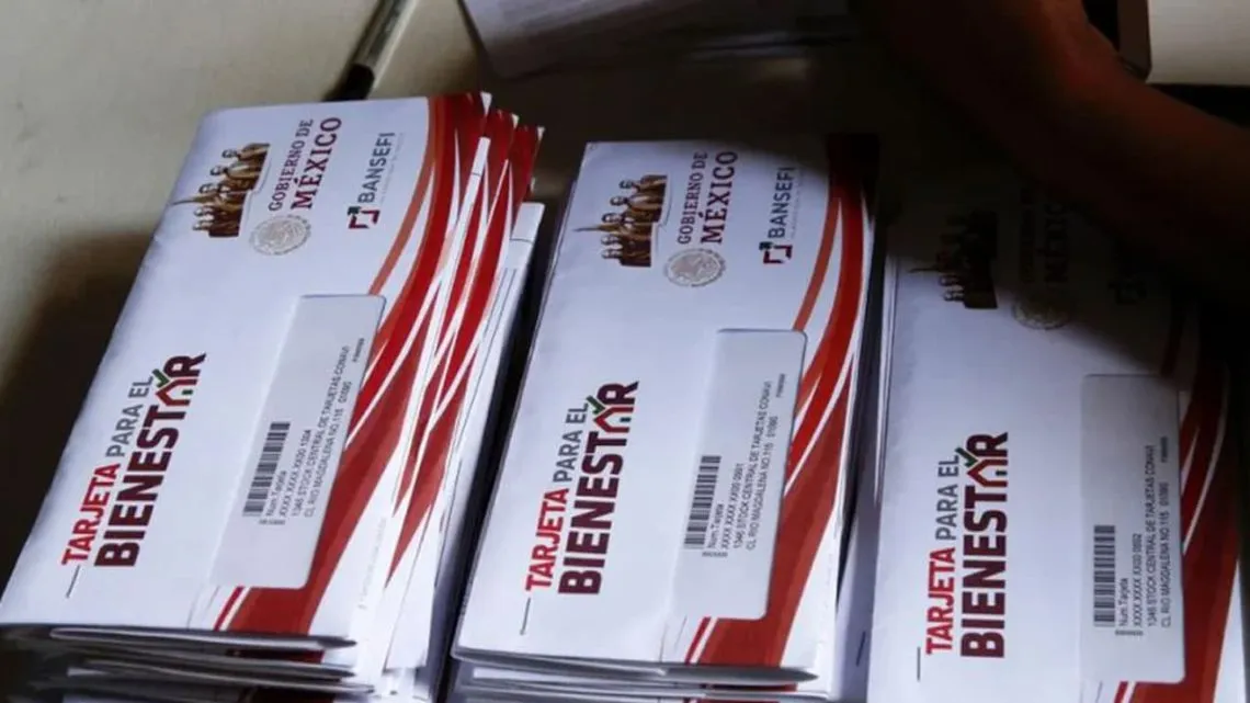 Confirman cambio de tarjeta del Bienestar para adultos mayores