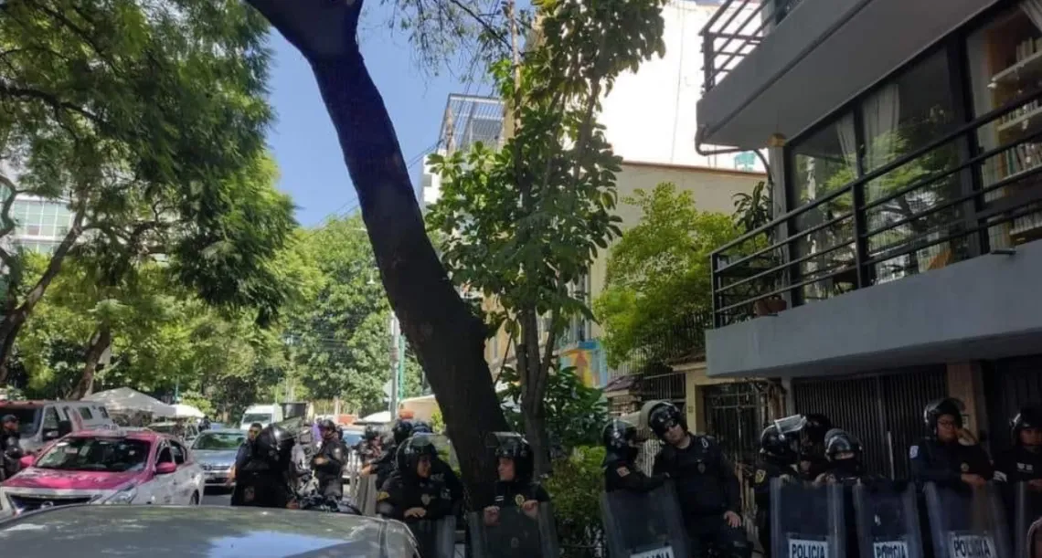 CDMX: Fuerzas policiales desalojan la “Casa Okupa Chiapaz”