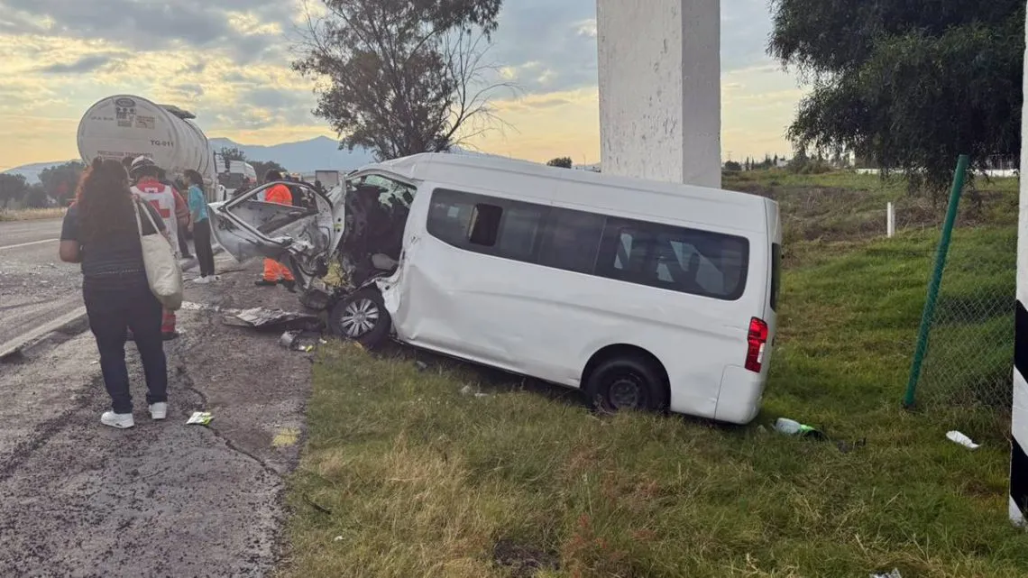 Choque contra pipa en la México-Pirámides; hay un extranjero muerto