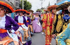 Confección de trajes de charro de carnaval en Chimalhuacán