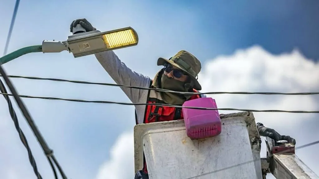 Luminarias inteligentes refuerzan la seguridad en Coacalco