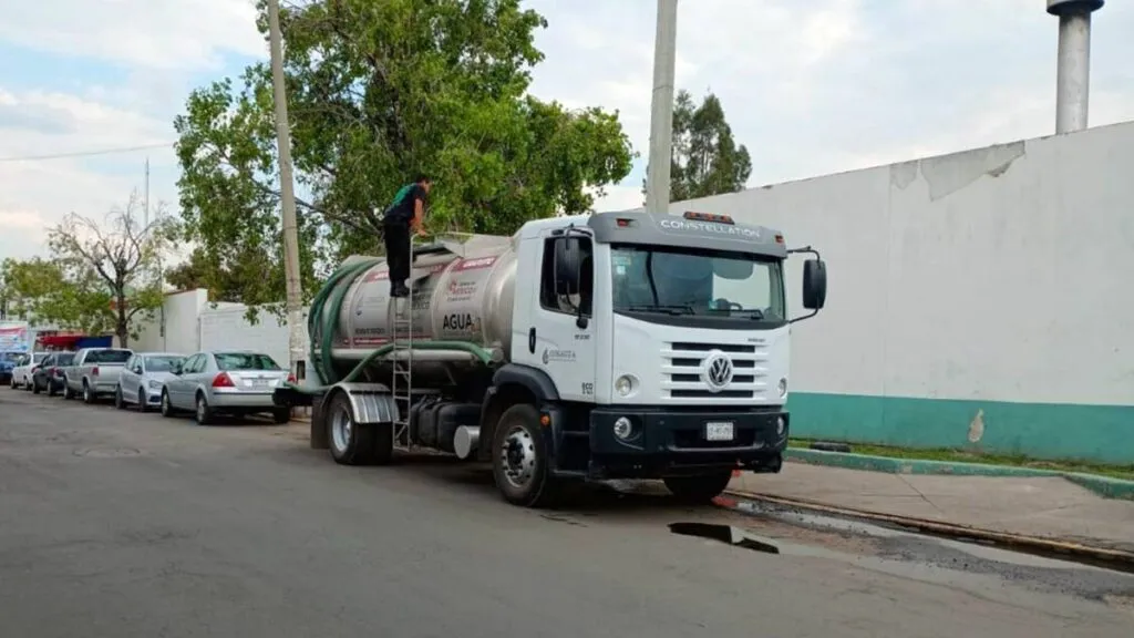 GEM garantiza agua en hospitales, centros de hemodiálisis y penales mexiquenses