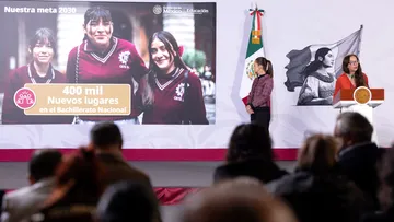 Presidenta Claudia Sheinbaum durante un anuncio sobre la ampliación de espacios de educación media superior en México.