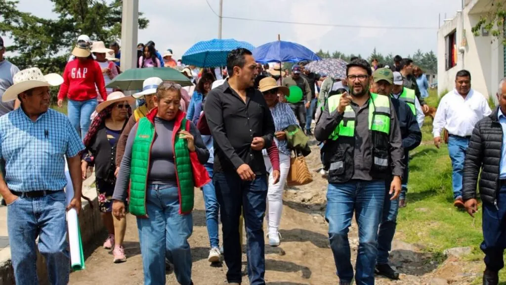 Pone en marcha Adolfo Solís cinco obras para modernizar más caminos en Almoloya de Juárez