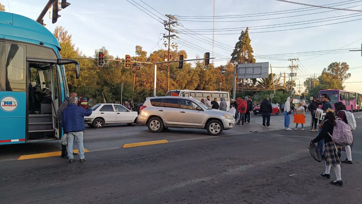 Suspenden clases en escuelas del oriente del Edomex por bloqueos de piperos