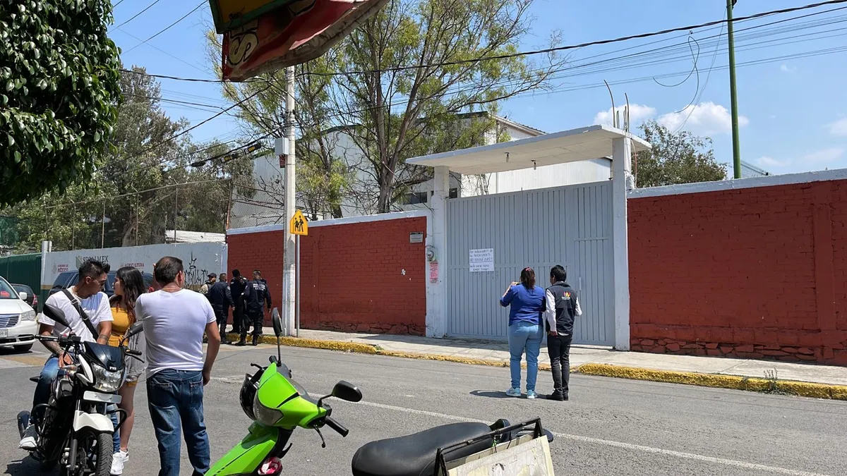 Alumno inicia balacera en secundaria de Los Reyes La Paz