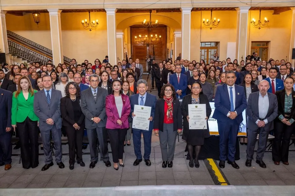 Presenta UAEMéx modelo educativo que guiará gestión 2025–2029 y reconoce con Nota Laudatoria 2025 a académicas y académicos