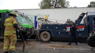 Carambola en el Circuito Exterior Mexiquense deja 14 lesionados y provoca caos vial