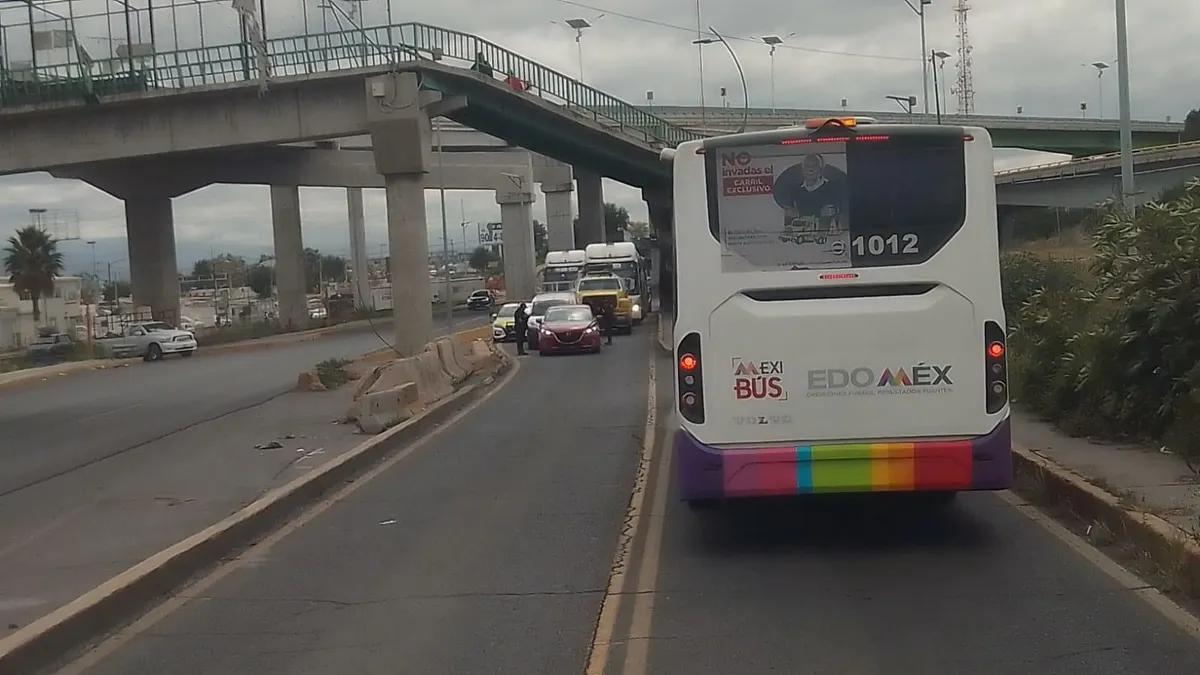 Invasores del Mexibús provocan cuatro accidentes diarios