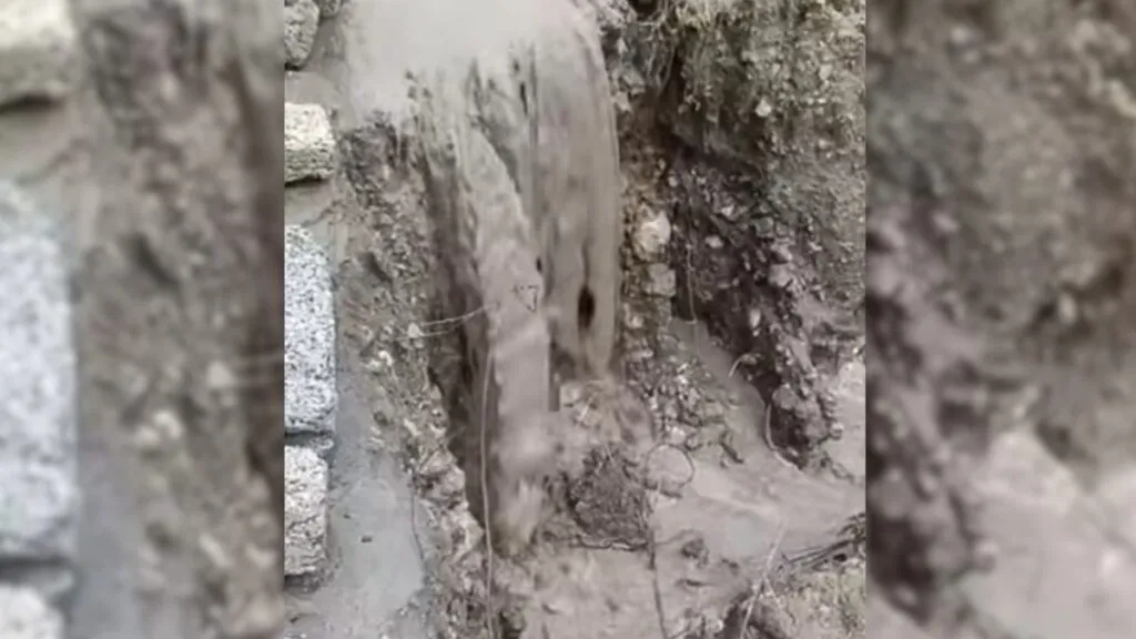 Deslaves, deslizamiento de tierra y obstrucción de canal mantienen en alerta a Chicoloapan