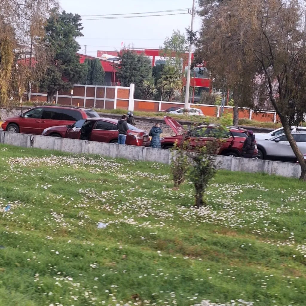 Accidentes en Paseo Tollocan generan tráfico en ambos sentidos