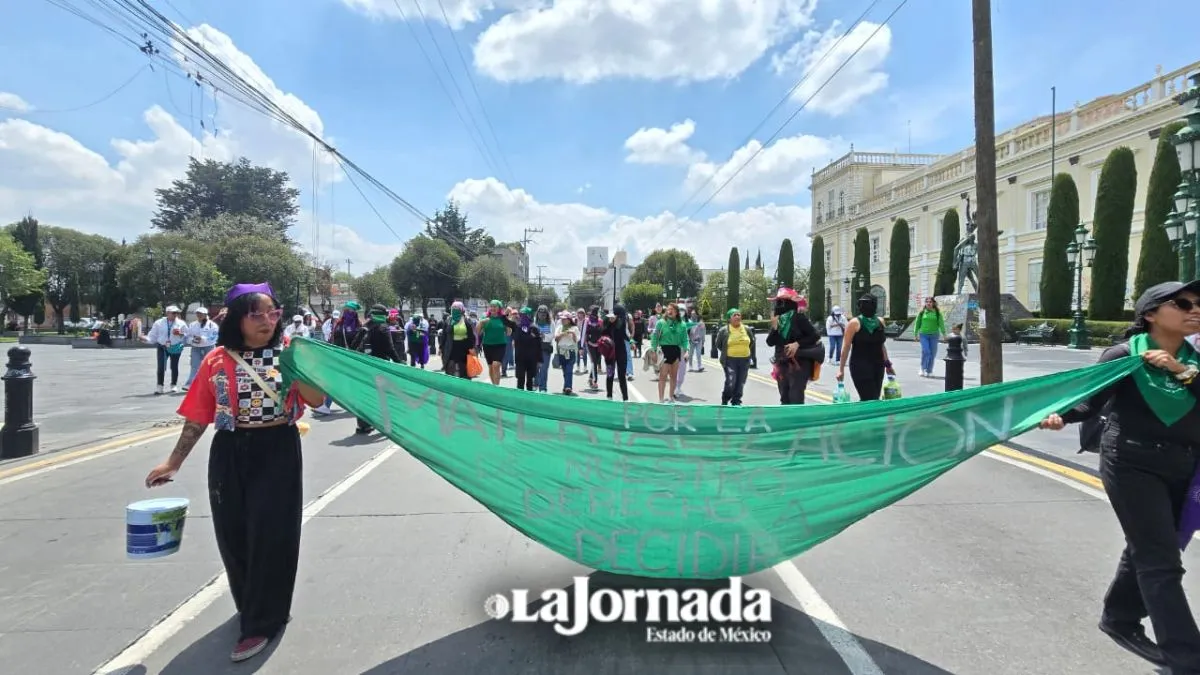 Colectivo feminista se manifiesta en Toluca