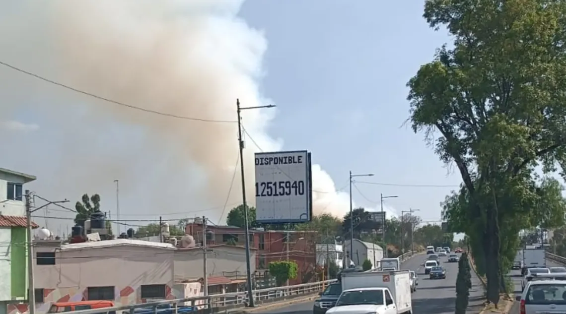 Naucalpan: Vuelve incendio en el pastizal del Vaso Regulador El Cristo