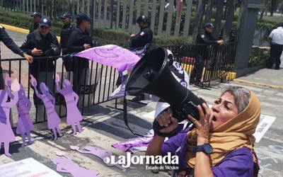Víctimas de diversos delitos se manifiestan en Palacio del Edomex