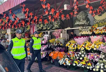 Refuerzan seguridad en cementerios de Toluca por Día de Muertos.