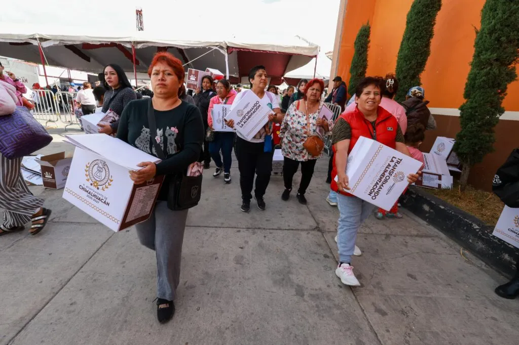 Presidenta Xochitl Flores Jiménez alcaldesa de Chimalhuacán, concluye la entrega de 12 mil Canastas del Programa “Transformando la Alimentación”