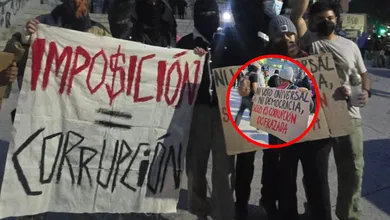 Estudiantes de la UAEMéx se manifiestan durante toma de protesta de Rectora