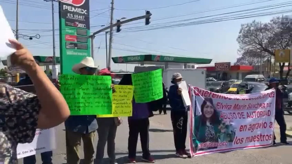 Los inconformes se apostaron en el entronque de la autopista Peñón-Texcoco, lo que complicó la circulación para decenas de automovilistas.