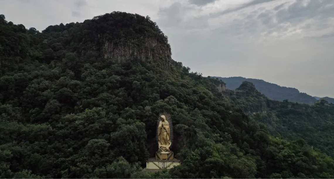 Ocuilan: Cientos de feligreses visitan a La Virgen Monumental
