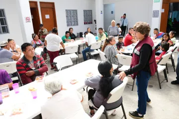 Delfina Gómez Álvarez entrega de apoyos económicos en Chalco
