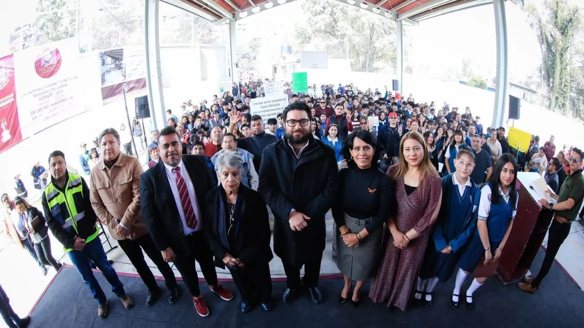 Entrega rehabilitación de secundaria Emiliano Zapata alcalde Isaac Montoya
