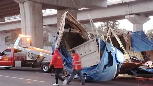 Accidente de tráiler sobre la México Toluca