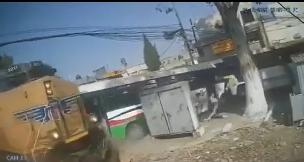 (VIDEO) Camión intenta ganarle paso al tren en Cuautitlán Izcalli y fue embestido