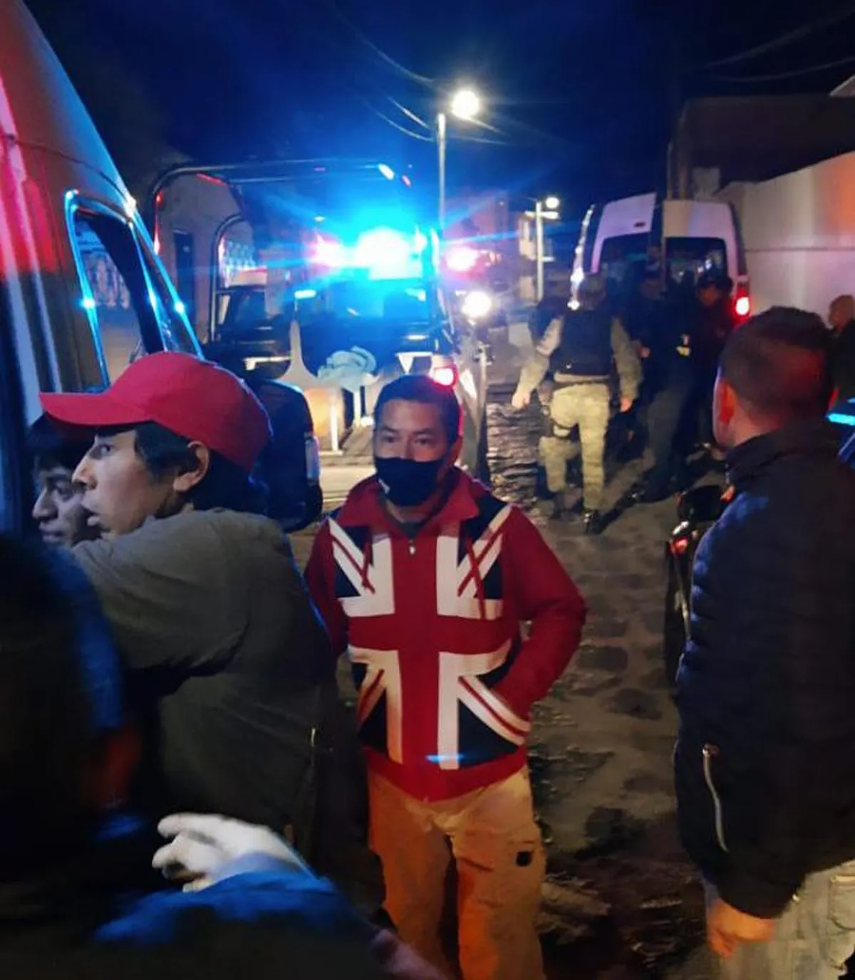 Saldo de 17 heridos deja choque entre unidad de transporte y vehículo
