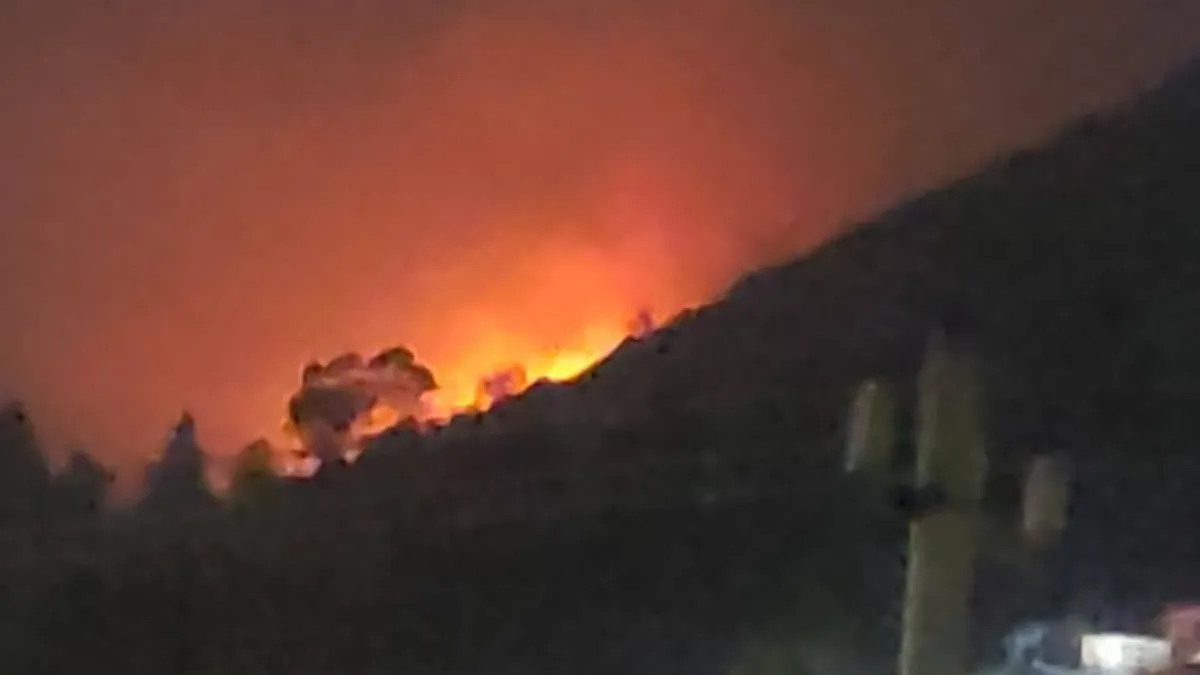 Según informes extraoficiales, el fuego comenzó alrededor de las 3:00 p.m.