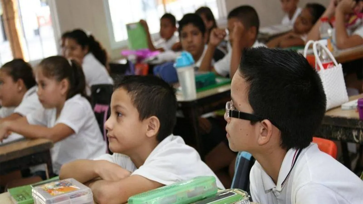 Calendario de preinscripciones escolares 2025 en CDMX, organizado por la letra del primer apellido del estudiante.