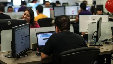 Aquellos que no tienen la dicha de salir de vacaciones de Semana Santa se preguntan si los dos días llamados santos recibirán doble paga, ya que son especiales para la comunidad católica del País. Foto: La Jornada
