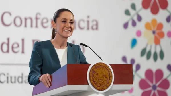 La Presidenta dijo que “no hay riesgo, dicho no solamente por la presidenta, sino por los bancos en México y todo el sistema financiero”.