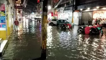 Mexiquenses pasan caótica noche por lluvias en el Valle de México