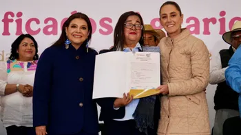 Sheinbaum entrega títulos agrarios a mujeres y fija meta nacional de 150 mil