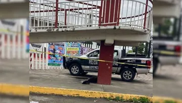 Adulto mayor es localizado sin vida bajo un puente peatonal en Tultitlán
