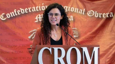 Alcalde Luján desde muy pequeña ha estado dentro de la política y del derecho, ya que es hija del abogado y asesor sindical Arturo Alcalde y de Bertha Luján, la ahora presidenta del Consejo Nacional de Morena. Foto: Facebook